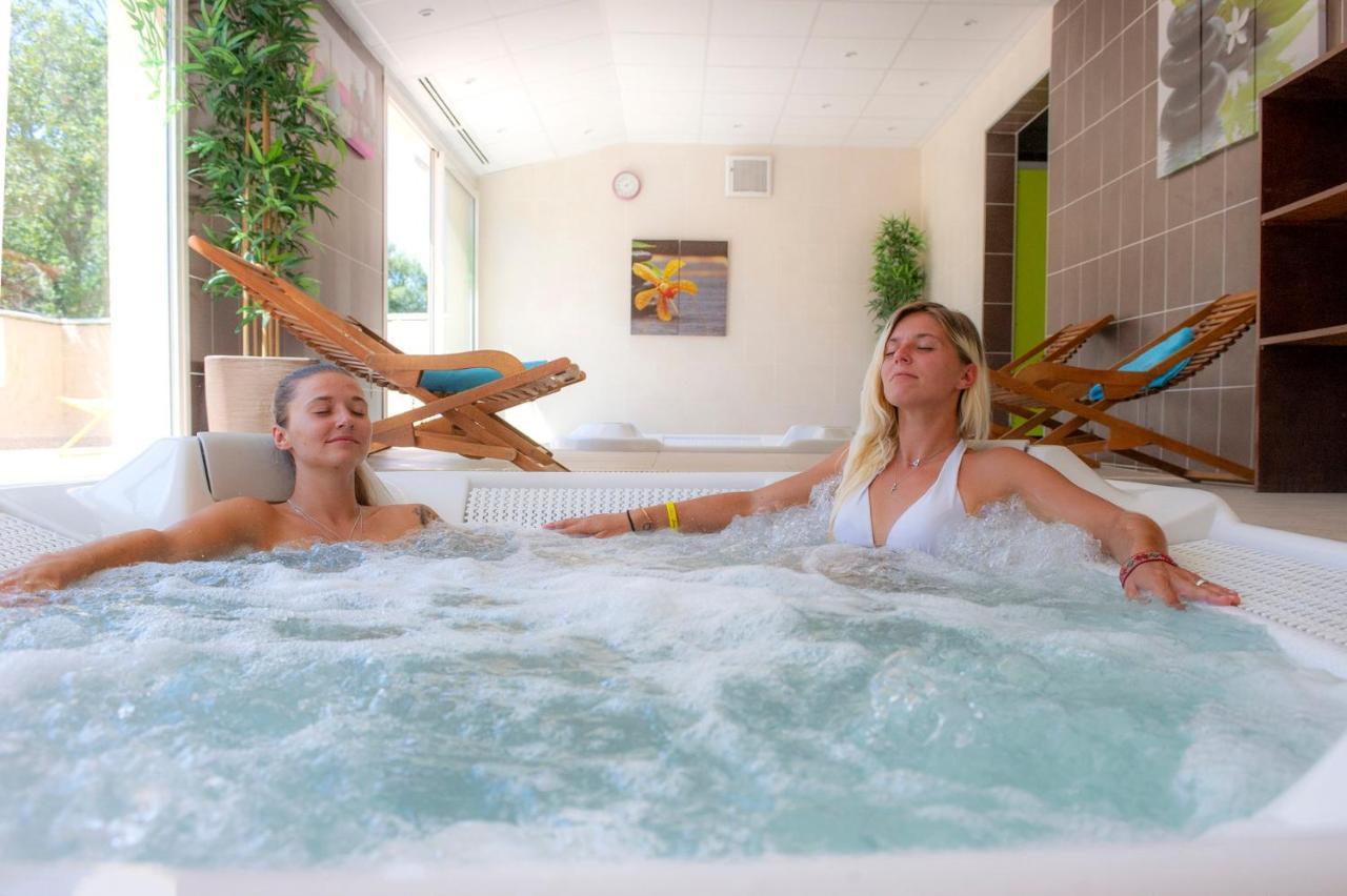 Hotel Vtf Le Castelet Saint Aygulf Zewnętrze zdjęcie